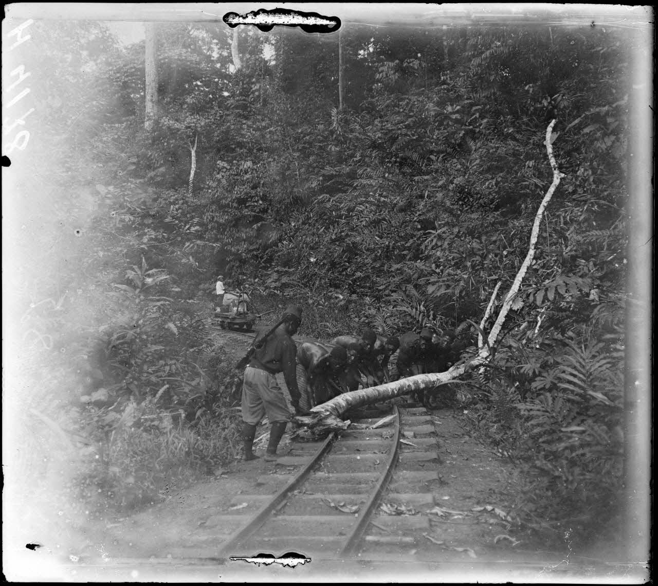 Travailleurs sur le Decauville